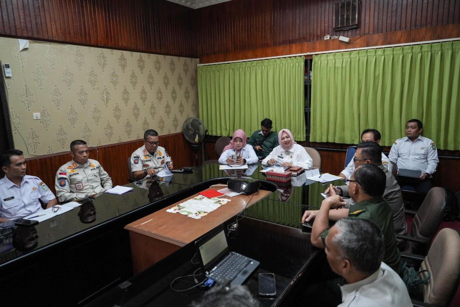 Asisten 1 Pimpin Rapat Pembentukan Tim Terpadu Pengendalian Rabies Provinsi Kalimantan Barat