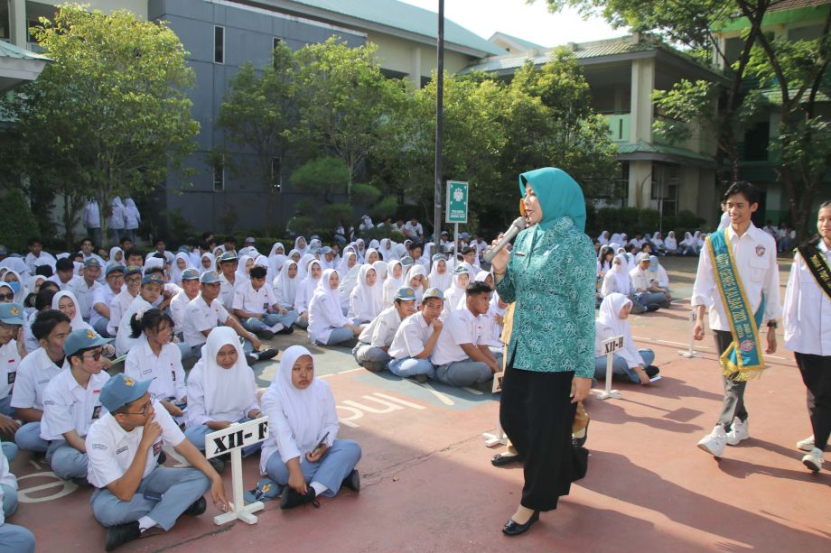 Hari Pertama Masuk Sekolah, Windy Gencarkan Inspeksi Bunda Genre, Ingat Selalu Pentingnya Kesehatan Sejak Dini Pada Siswi