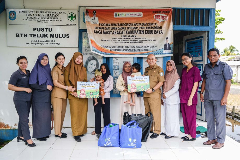 Diskominfo Kalbar Kembali Salurkan Bantuan Program Orang Tua Asuh Stunting